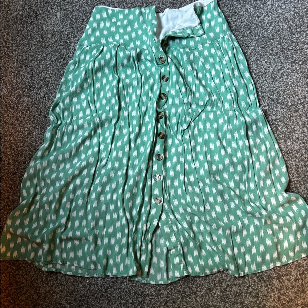 Vestique Green Patterned Button Midi Skirt